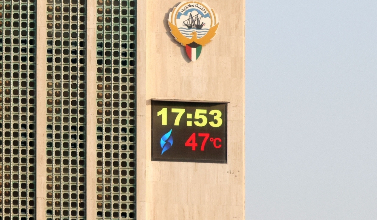 Kuwaits main governmental electricity control tower reads 47 degrees Celsius